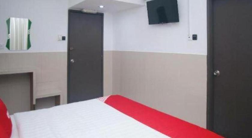 Oyo 89851 Leila Hotel SDK Εξωτερικό φωτογραφία