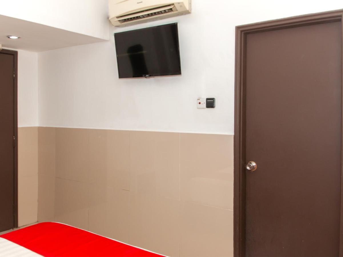 Oyo 89851 Leila Hotel SDK Εξωτερικό φωτογραφία